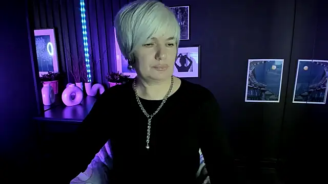 Snapshot of CarmenSoft chatting on 14, 11, 2025 CarmenSoft online show from 14, 11, 2025