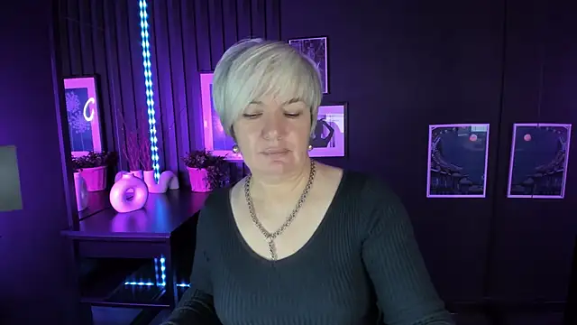 Snapshot of CarmenSoft chatting on 16, 11, 2025 CarmenSoft online show from 16, 11, 2025