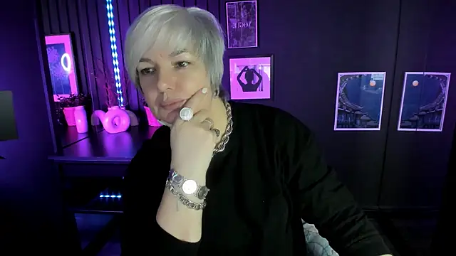 Snapshot of CarmenSoft chatting on 18, 11, 2025 CarmenSoft online show from 18, 11, 2025