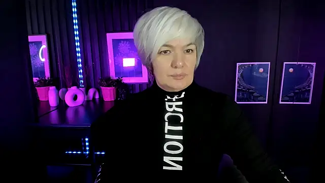 Snapshot of CarmenSoft chatting on 25, 11, 2025 CarmenSoft online show from 25, 11, 2025