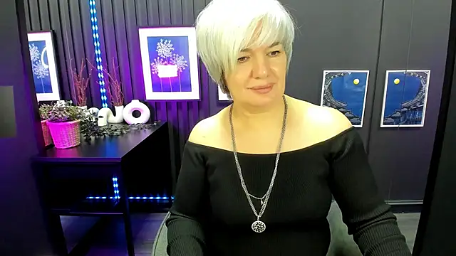 Snapshot of CarmenSoft chatting on 28, 11, 2025 CarmenSoft online show from 28, 11, 2025