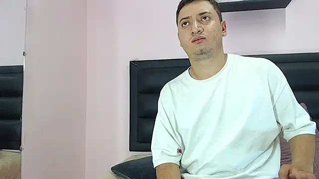 Snapshot of ares_sexxx chatting on 3, 2, 2025 ares sexxx online show from 3, 2, 2025