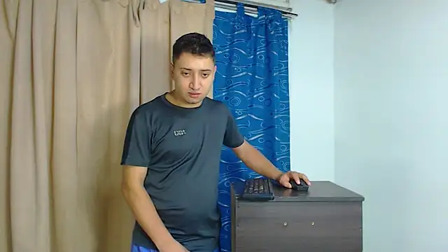 Snapshot of ares_sexxx chatting on 12, 3, 2025 ares sexxx online show from 12, 3, 2025