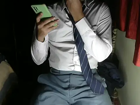 Snapshot of aloneboy1996 chatting on 5, 1, 2026 aloneboy1996 online show from 5, 1, 2026