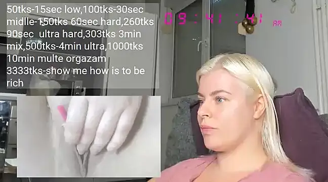 Snapshot of queenofthenighttt chatting on 18, 12, 2024 queenofthenighttt online show from 18, 12, 2024