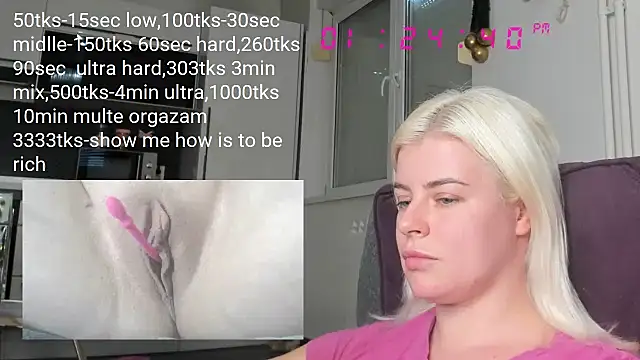 Snapshot of queenofthenighttt chatting on 1, 2, 2025 queenofthenighttt online show from 1, 2, 2025