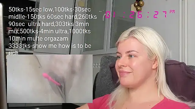 Snapshot of queenofthenighttt chatting on 8, 2, 2025 queenofthenighttt online show from 8, 2, 2025