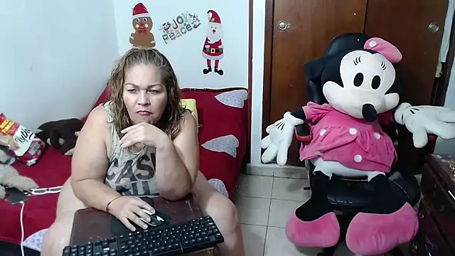 Snapshot of Britney-22 chatting on 3, 12, 2025 Britney-22 online show from 3, 12, 2025