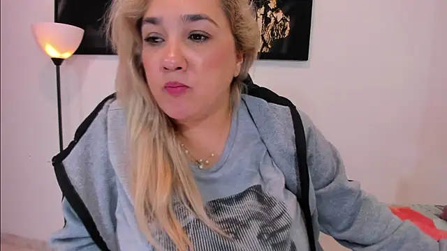 Snapshot of Eva_MilfF chatting on 6, 1, 2025 Eva MilfF online show from 6, 1, 2025