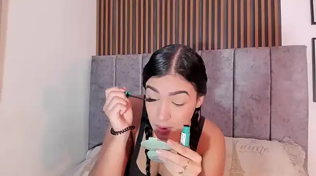 Snapshot of Hanna_Risso chatting on 3, 12, 2024 Hanna Risso online show from 3, 12, 2024