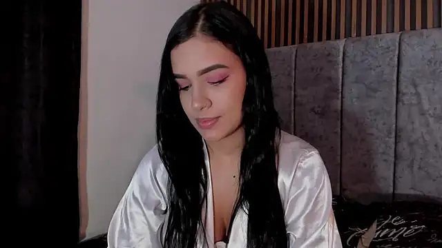 Snapshot of Hanna_Risso chatting on 17, 12, 2024 Hanna Risso online show from 17, 12, 2024
