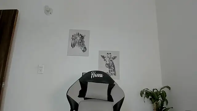 Snapshot of Hanna_Risso chatting on 11, 9, 2025 Hanna Risso online show from 11, 9, 2025