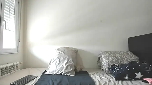 CristalDivine online show from 6, 3, 2026