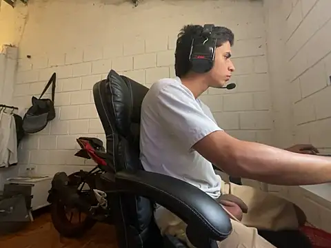 Max TheHorseDick online show from 30, 11, 2025