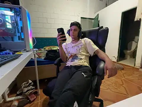 Max TheHorseDick online show from 4, 4, 2026