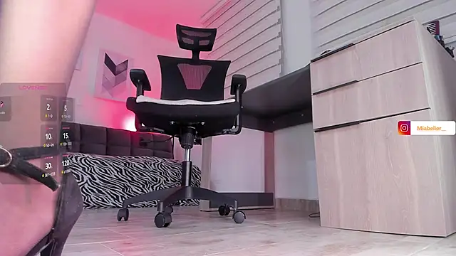 Snapshot of Miabelier chatting on 20, 11, 2025 Miabelier online show from 20, 11, 2025