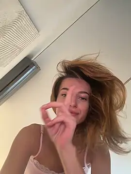 -AngelAri- online show from 10, 4, 2026