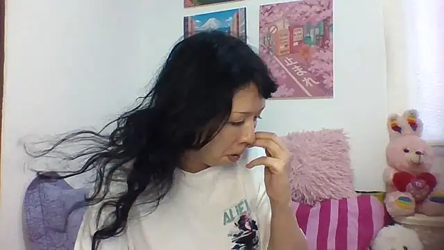 Snapshot of Haru_Queenn chatting on 12, 9, 2025 Haru Queenn online show from 12, 9, 2025