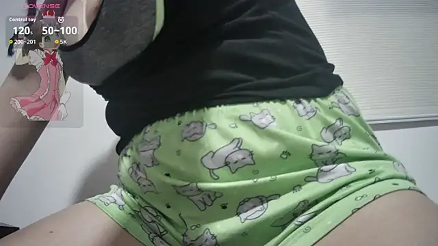 Snapshot of Haru_Queenn chatting on 5, 11, 2025 Haru Queenn online show from 5, 11, 2025