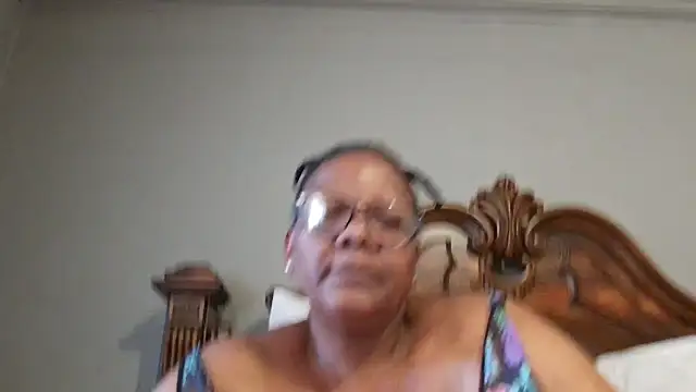 SEXYBOOBSNASS online show from 28, 1, 2025