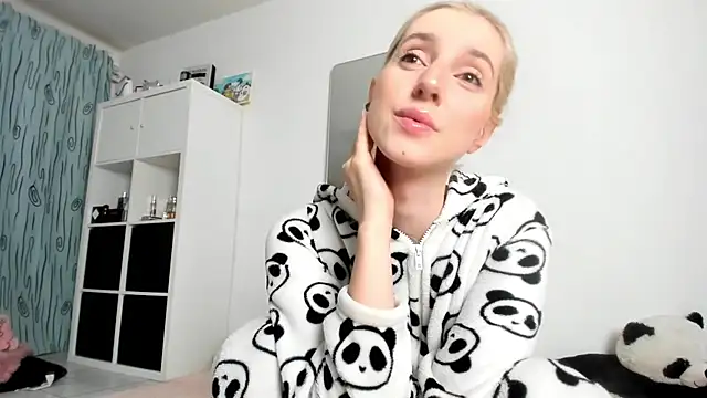 KenzieDawton online show from 9, 11, 2025