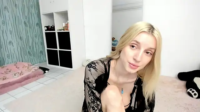 Snapshot of KenzieDawton chatting on 7, 6, 2026 KenzieDawton online show from 7, 6, 2026