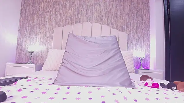 raven lilith  online show from 12, 11, 2025