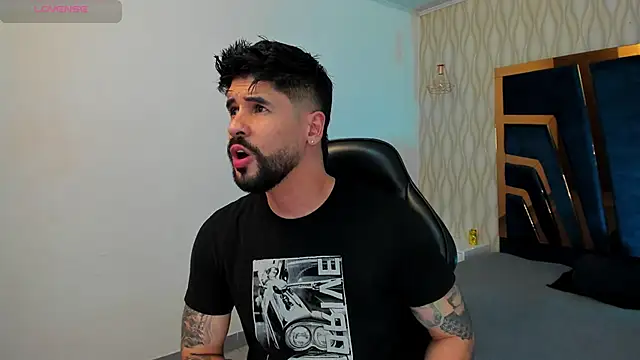 Snapshot of Petesevans chatting on 19, 11, 2025 Petesevans online show from 19, 11, 2025