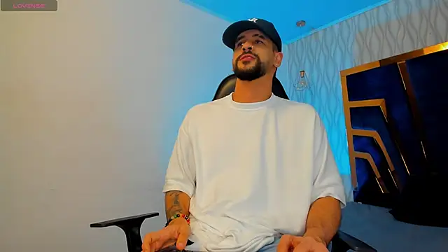 Snapshot of Petesevans chatting on 14, 12, 2025 Petesevans online show from 14, 12, 2025