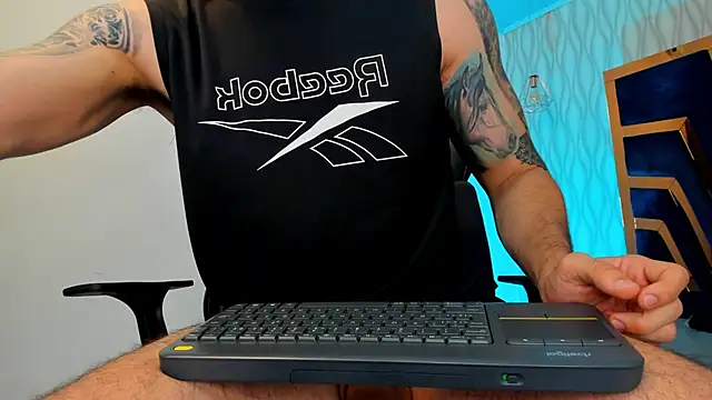 Snapshot of Petesevans chatting on 15, 12, 2025 Petesevans online show from 15, 12, 2025