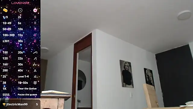 Snapshot of Ferotica_mistress chatting on 15, 12, 2024 Ferotica mistress online show from 15, 12, 2024