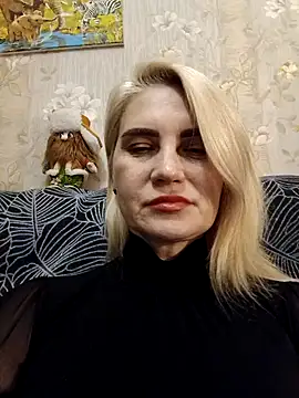 Snapshot of JennyOMay chatting on 28, 10, 2025 JennyOMay online show from 28, 10, 2025