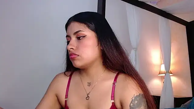 Snapshot of ChantalPetit chatting on 12, 9, 2025 ChantalPetit online show from 12, 9, 2025