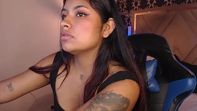 ChantalPetit online show from 10, 4, 2026