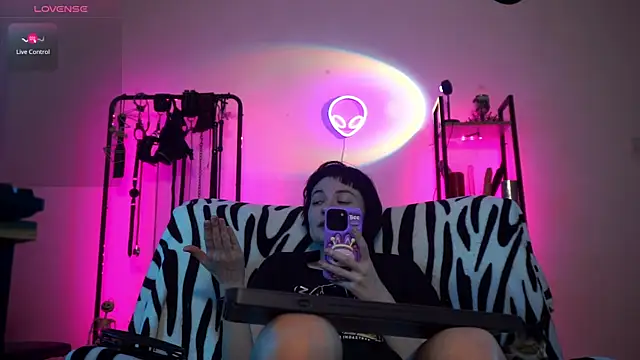 Snapshot of CyberXGoddess chatting on 3, 12, 2025 CyberXGoddess online show from 3, 12, 2025