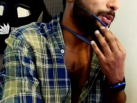 Snapshot of SHENOY3 chatting on 20, 11, 2025 SHENOY3 online show from 20, 11, 2025