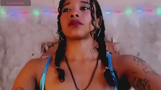 Snapshot of kelly_thomson chatting on 31, 1, 2025 kelly thomson online show from 31, 1, 2025