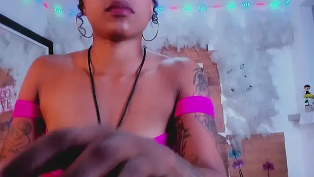 Snapshot of kelly_thomson chatting on 14, 2, 2025 kelly thomson online show from 14, 2, 2025