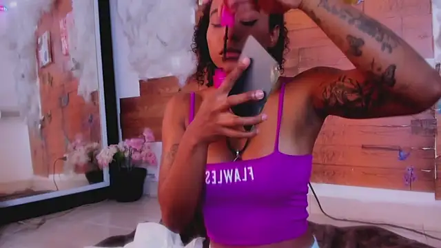 Snapshot of kelly_thomson chatting on 21, 2, 2025 kelly thomson online show from 21, 2, 2025