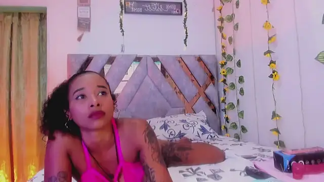 Snapshot of kelly_thomson chatting on 25, 2, 2025 kelly thomson online show from 25, 2, 2025