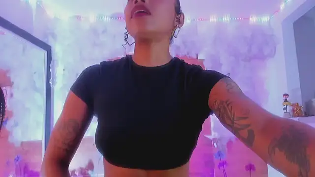 Snapshot of kelly_thomson chatting on 4, 3, 2025 kelly thomson online show from 4, 3, 2025