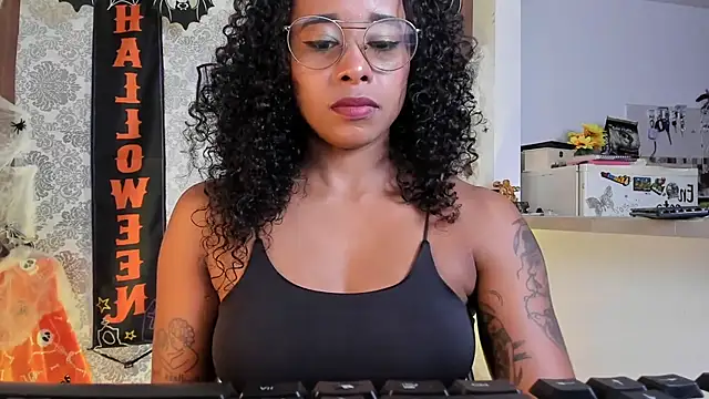 Snapshot of kelly_thomson chatting on 30, 10, 2025 kelly thomson online show from 30, 10, 2025