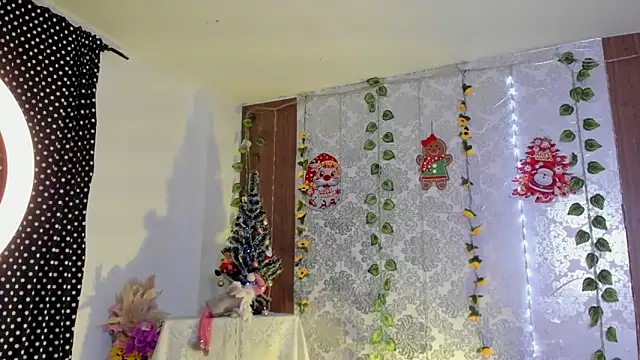 Snapshot of kelly_thomson chatting on 5, 12, 2025 kelly thomson online show from 5, 12, 2025