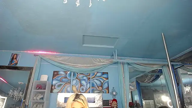 ADRIANNA FOX online show from 14, 4, 2026