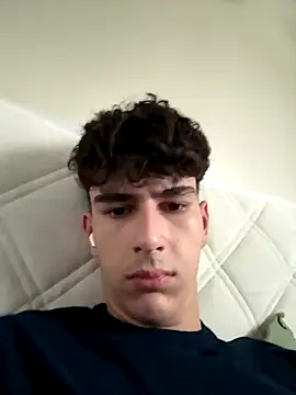 Snapshot of Andrei_992 chatting on 14, 11, 2025 Andrei 992 online show from 14, 11, 2025