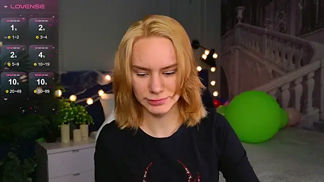 Snapshot of Ramona___ chatting on 22, 10, 2025 Ramona online show from 22, 10, 2025