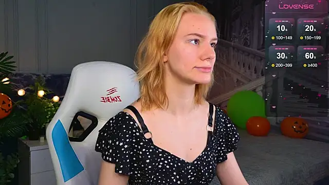 Snapshot of Ramona___ chatting on 25, 10, 2025 Ramona online show from 25, 10, 2025