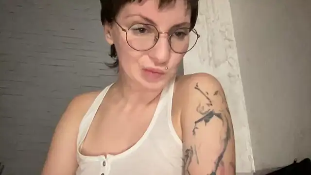 Snapshot of -CatchMe- chatting on 17, 12, 2025 -CatchMe- online show from 17, 12, 2025