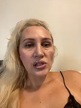 YourBlondee online show from 12, 9, 2025
