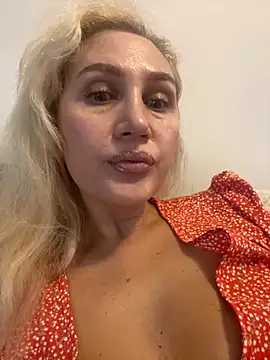 YourBlondee online show from 24, 9, 2025